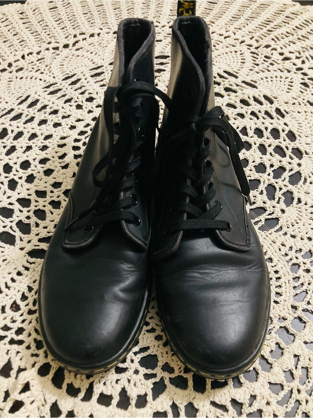 Dr. Martens Shoreditch black leather boots